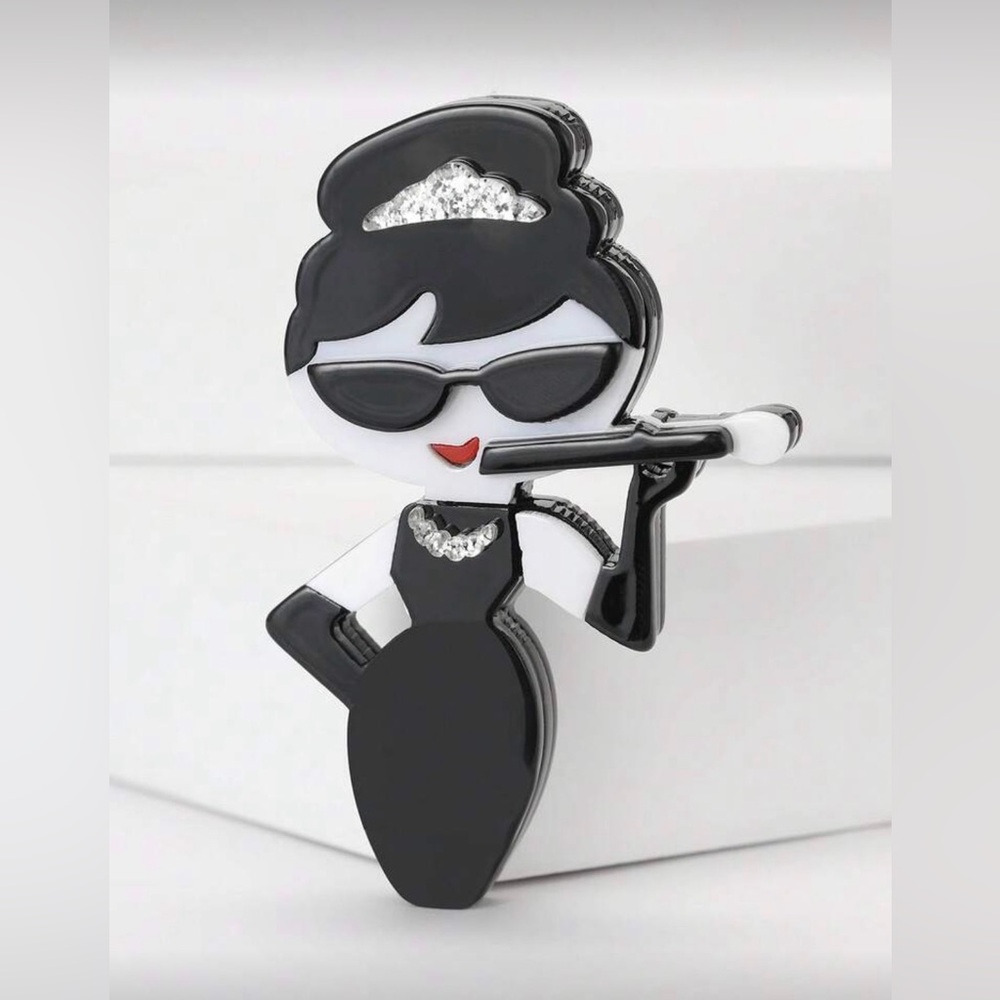 AUDREY HEPBURN BREAKFAST AT TIFFANY'S MOVIE ACRYLIC BROOCH PIN